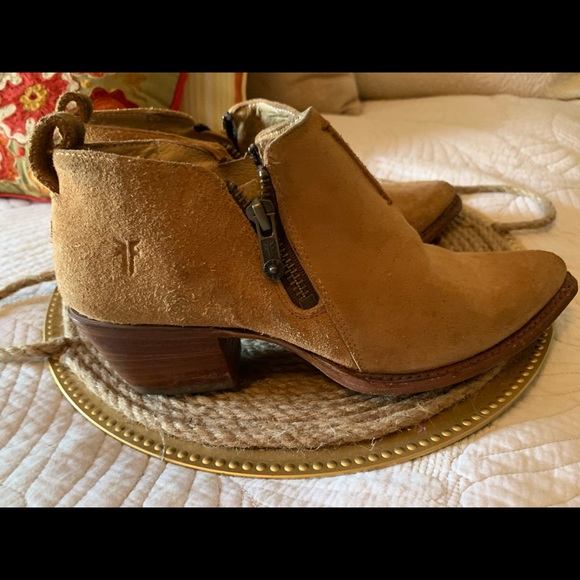 Frye booties, so comfortable’ - Picture 3 of 10